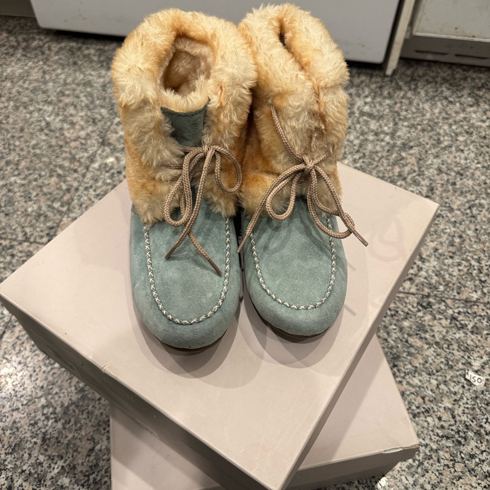Lamo Women's Blue /Green Suede Boots with Tan Faux fur lining